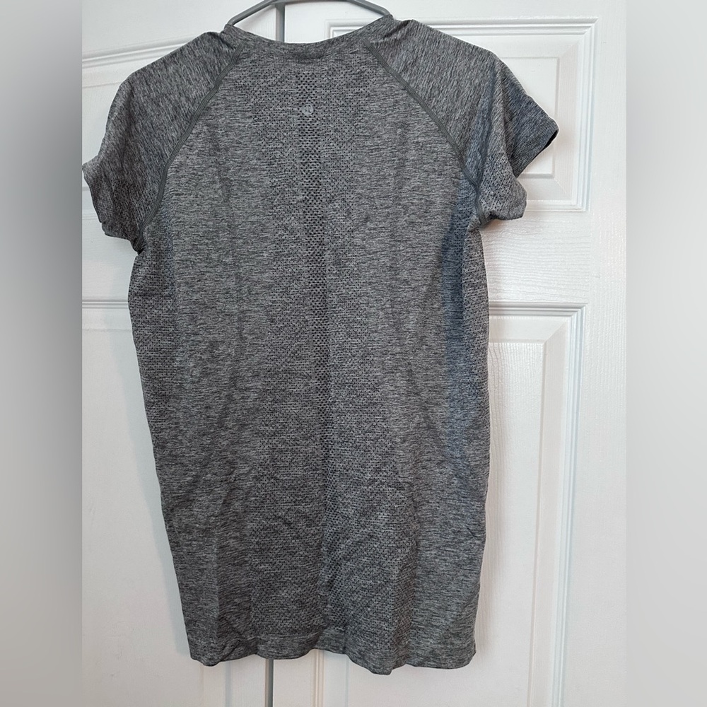Lululemon Athletica Heathered Gray Short Sleeve Tee - Picture 2 of 3